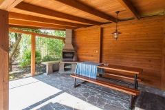 Chalupa pergola s posezením a krbem